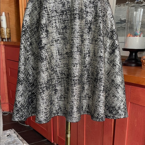 Soprano Black and Gold Textured Mini Dress - Picture 4 of 9